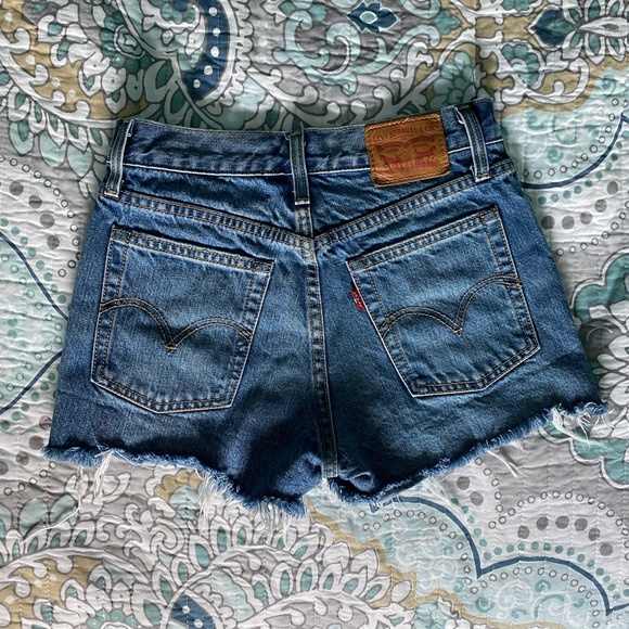LEVIS DENIM SHORTS SZ 25 - Picture 2 of 4